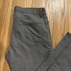 Men’s. Size 36x32 Banana Republic Traveler pants